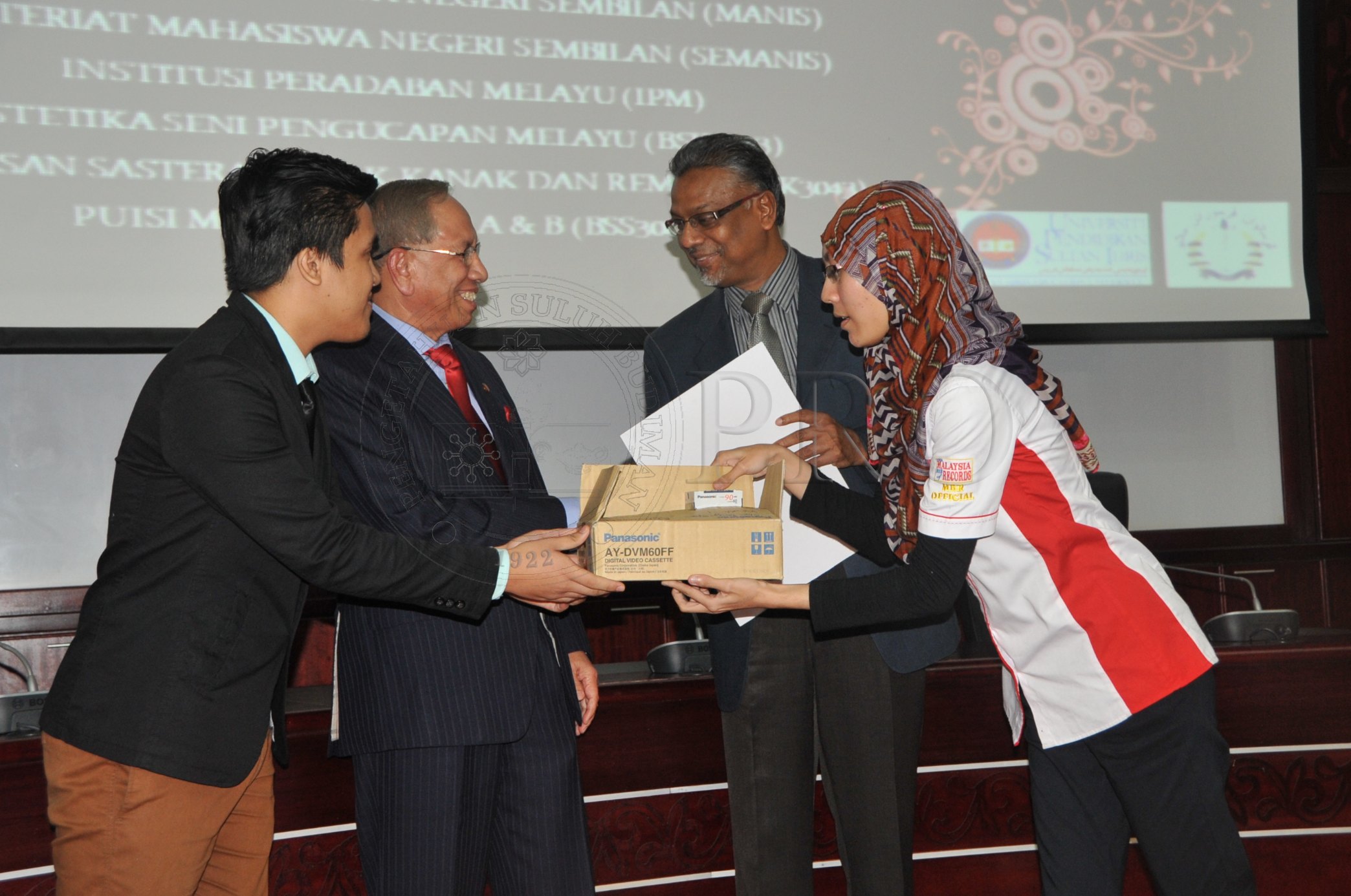 PRO 14 50 RECORD PRO 6896